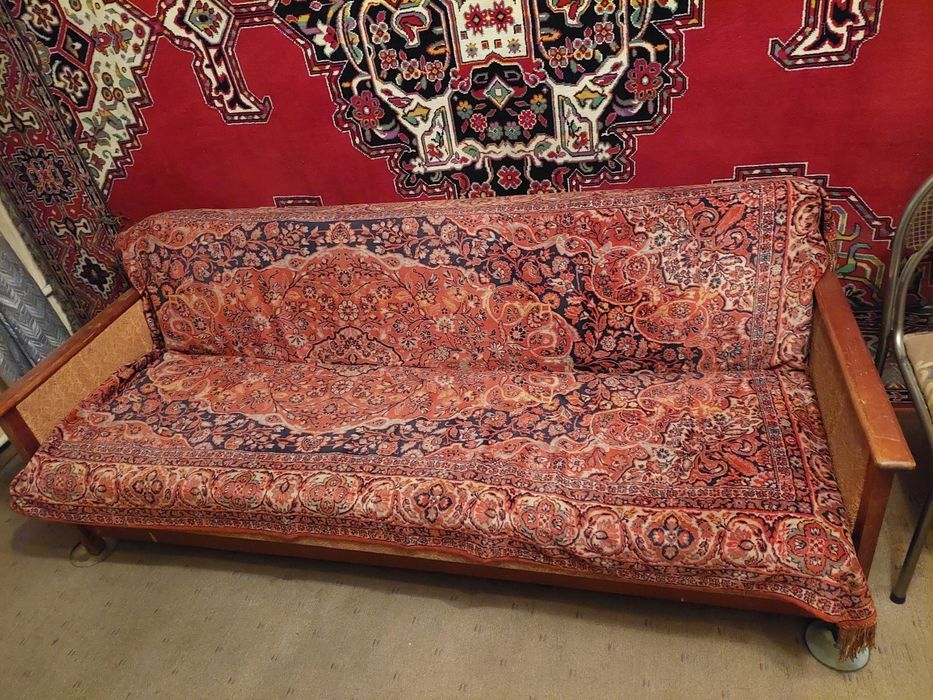 Шкафы диваны столы