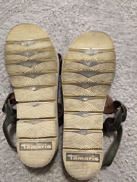 Продам женские сандали.