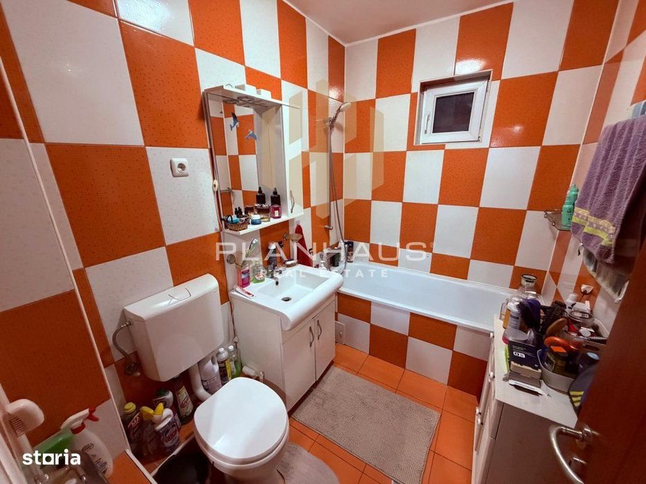 Apartament de vânzare 3 camere, 74 mp, loc de parcare inclus Constanti