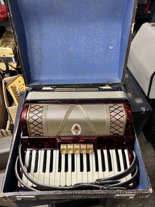 Acordeon nemtesc Rigoletti cu 80 de basi