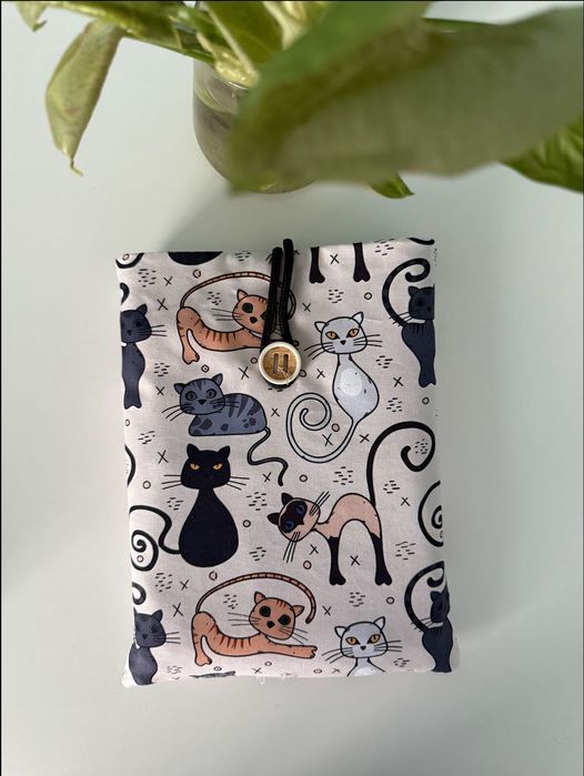 Подвързия (дрешка) за книга - ръчно изработена