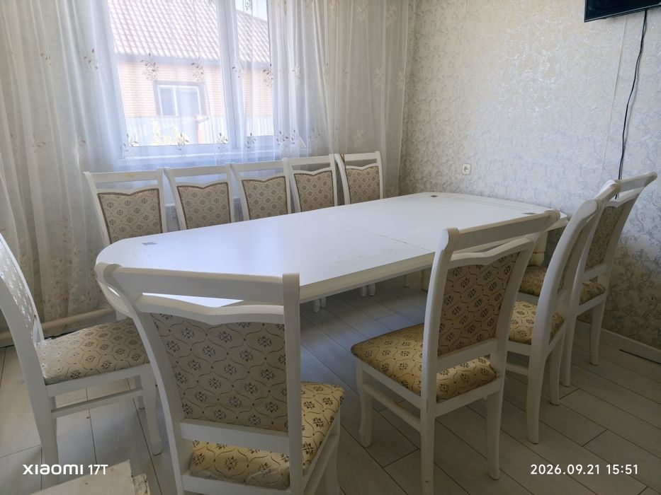 Продам стол с 10 стульями