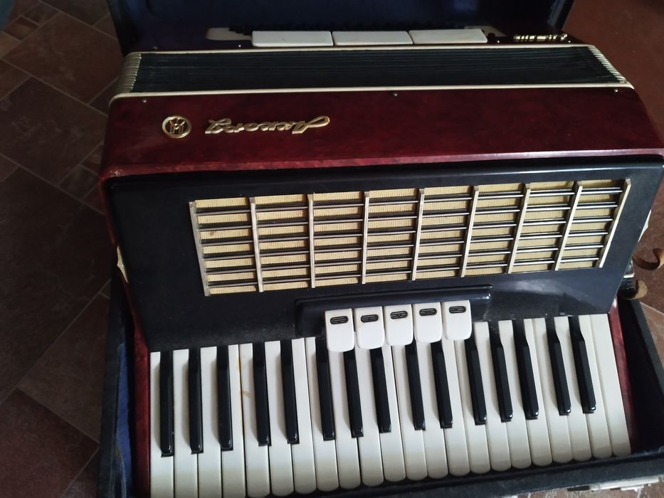 Продам аккордеон