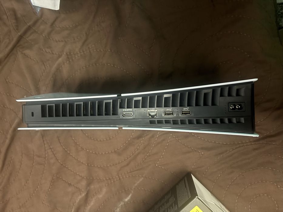 Vand Ps5 folisit foarte putin, in stare perfecfa