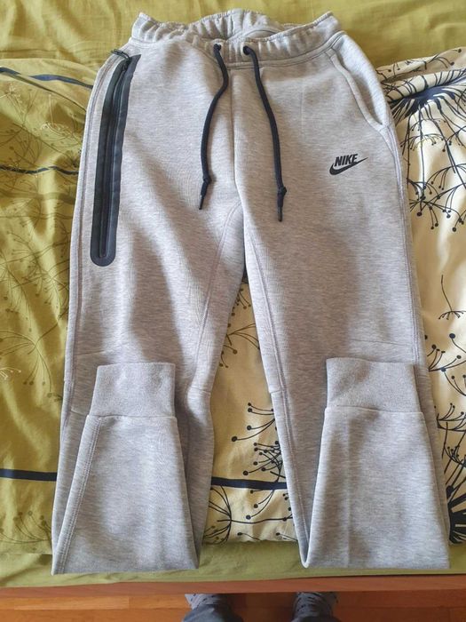 Nike tech fleece сив