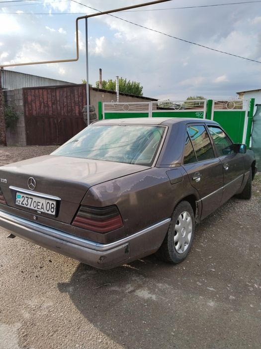 Срочно продам мерс 124