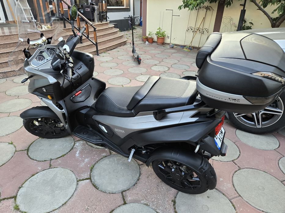 Maxi scuter Qooder quadro , piaggio mp3, yamaha tricity , categoria B