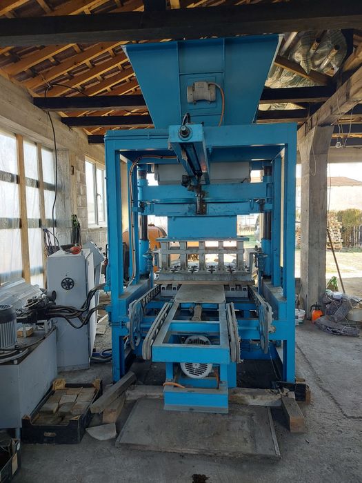 Машина за производство на тротоарни плочки