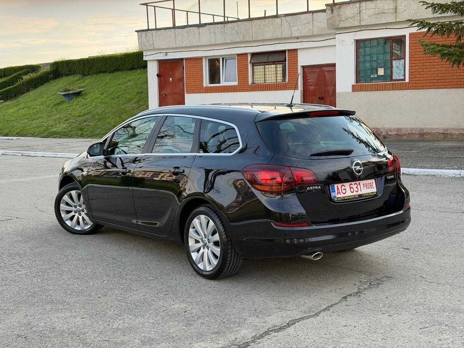 Opel Astra J Model Cosmo - Posibilitate Rate