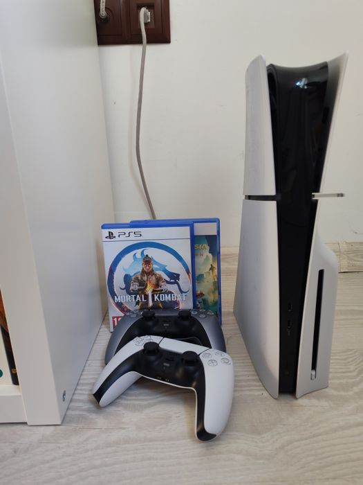 Playstation 5 PS5 1TB  (disk edition) + 2 controllere + 2 jocuri