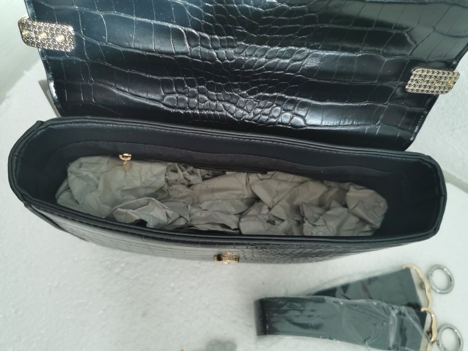 Чанта черна чанта