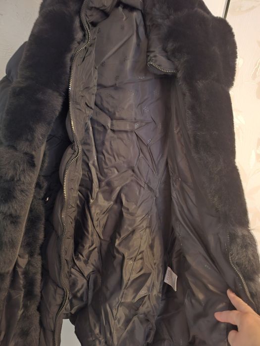 Дебело и олекотеко яке с естествен косъм .