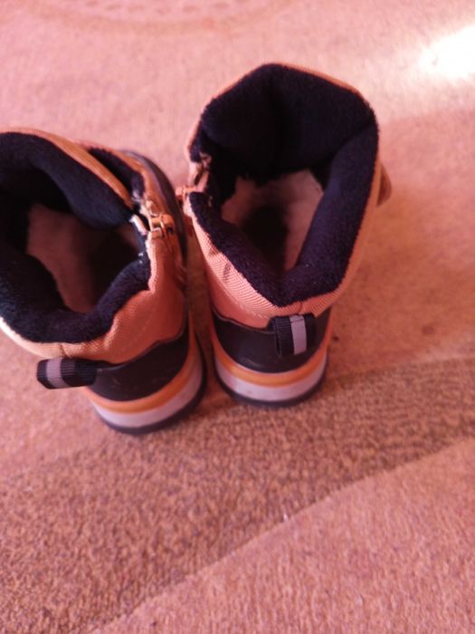 Продавам. детски апрески за момче.