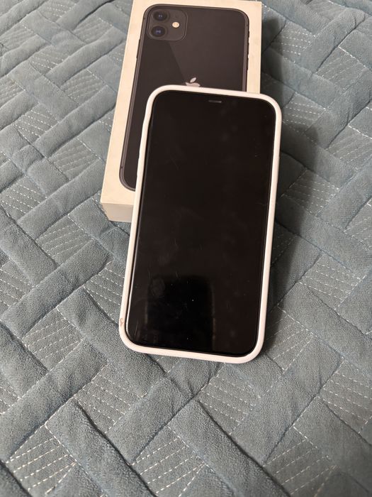 Продам Айфон 11.