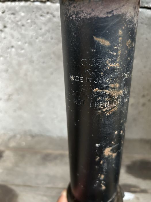 Продам амортизаторы на субару.