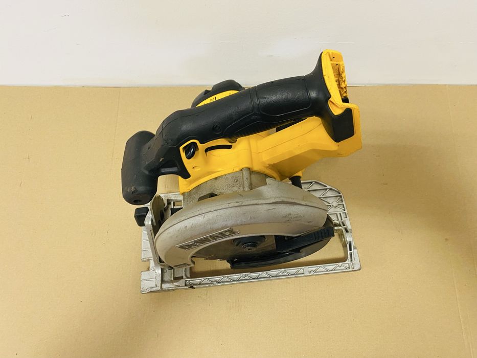 Circular dewalt DCS391