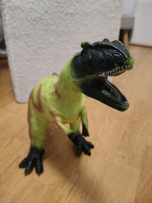Dinozaur cu sunete