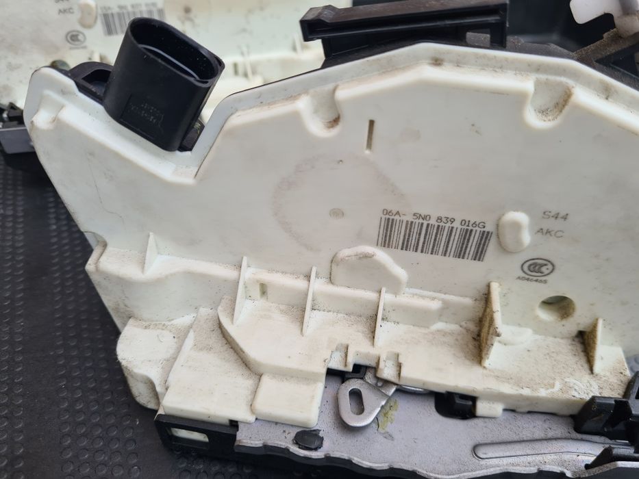 Broasca usa Passat CC/Incuietoare Passat CC