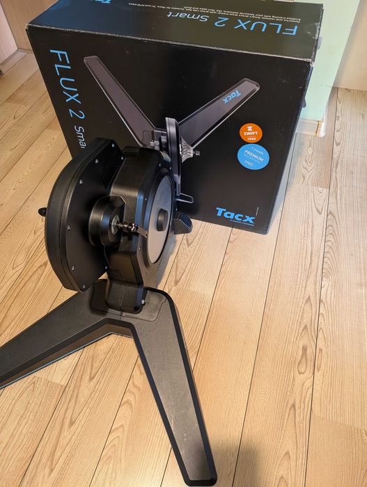 Vând Home Trainer Smart Tacx FLUX 2 – Ca Nou (Garanție Decembrie 2027)