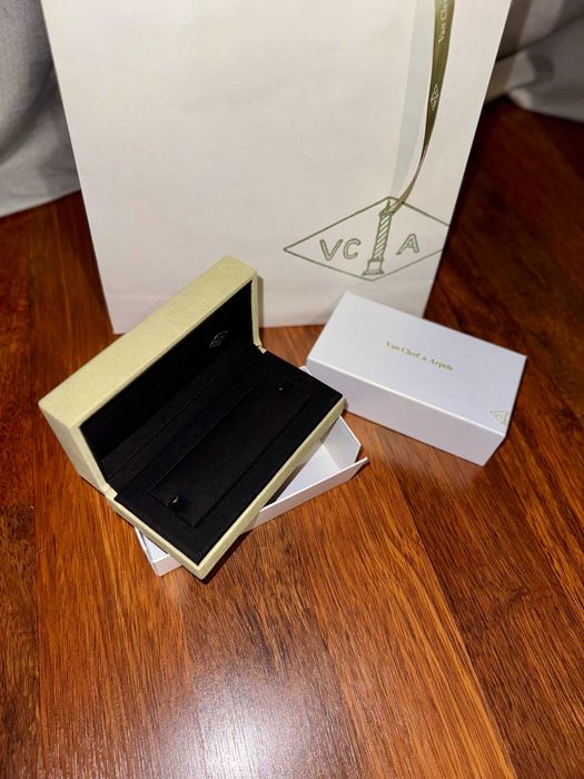 продам коробку VCA для браслета