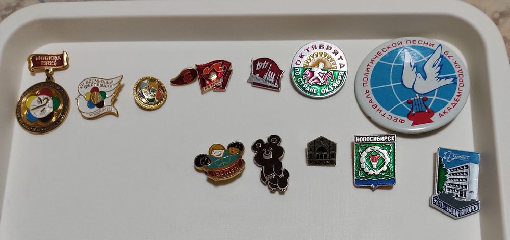Продам значки разные