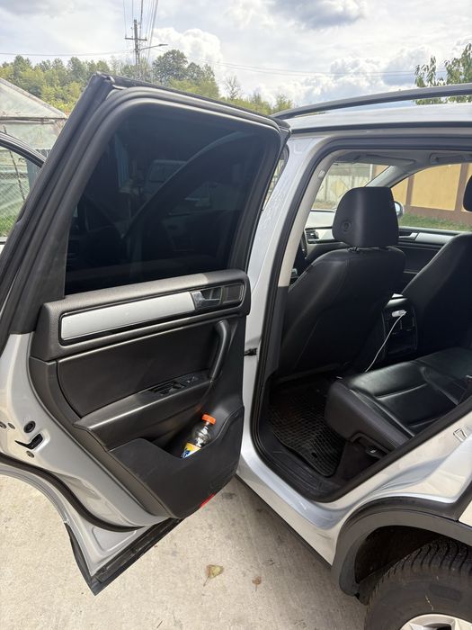 Vând Volkswagen Touareg 2013