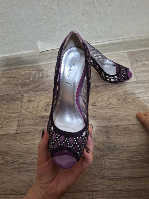 Продам туфли новые