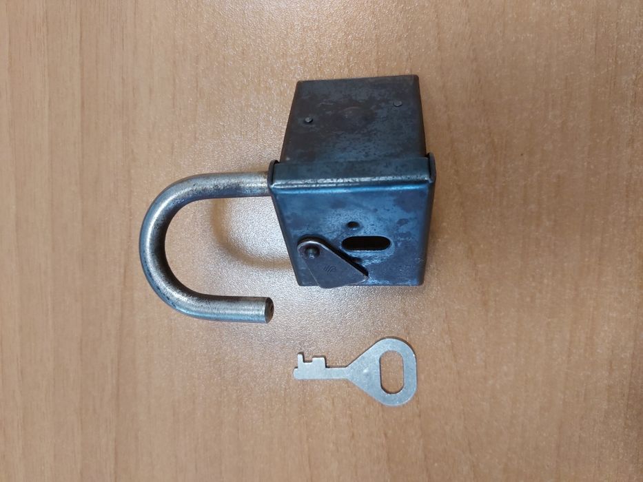 Стар катинар с ключ