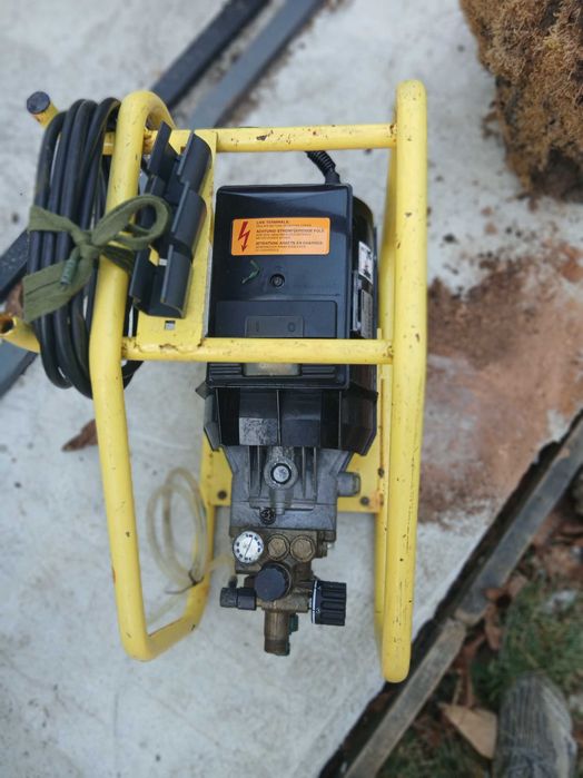 Професионална монофазна Водоструйка KARCHER