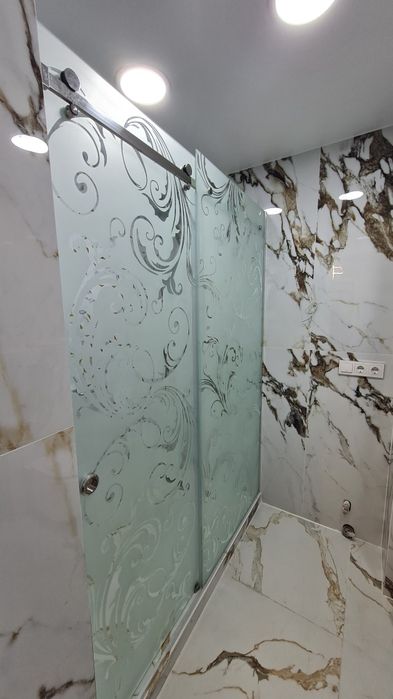 Душевые кабины (перегородки), шторки для ванной