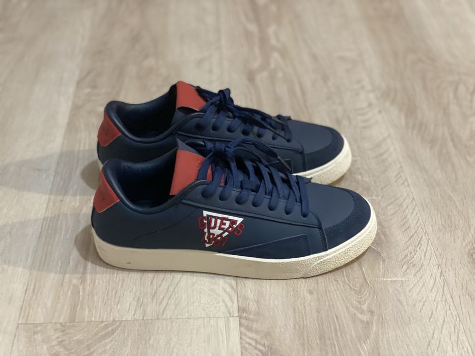 GUESS low-top cupsole sneakers