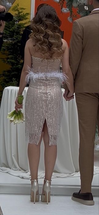 Vand rochita bijuterie