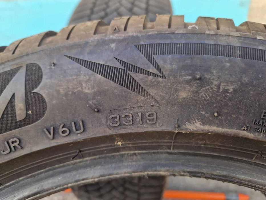 2 Bridgestone R17 225/50 Зимни гуми  DOT3319