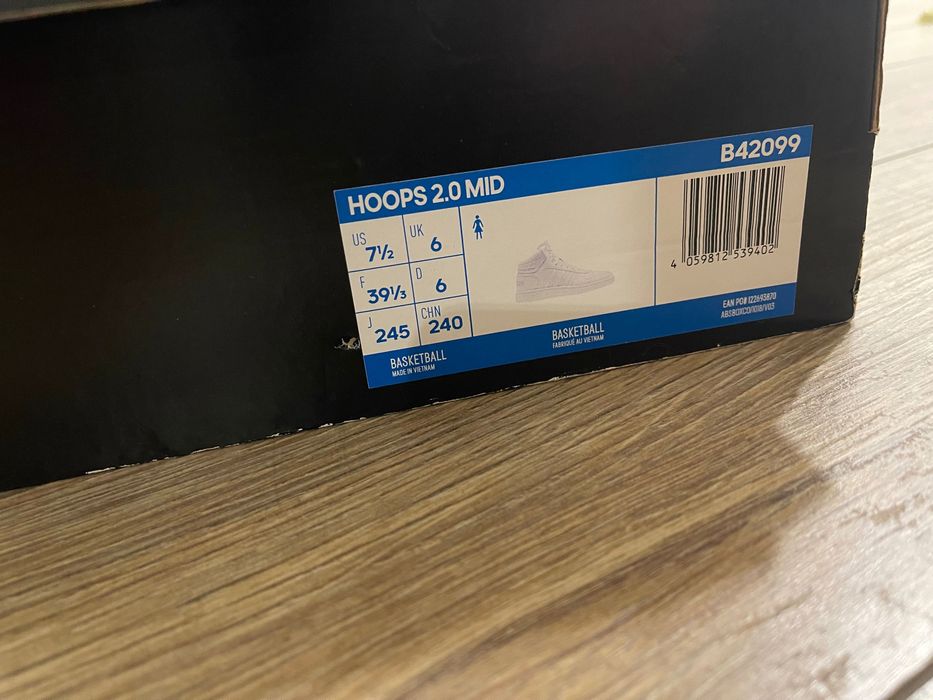 Кроссовки адидас 38-39