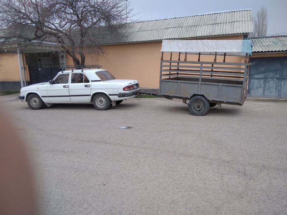 Avtomobil va prisep birga sotiladi yurib turgan moshina