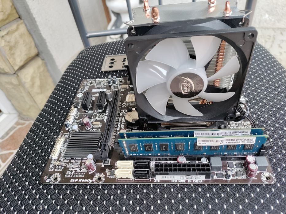 I7 4790 + 16gb DDR3 1600 + pl de baza