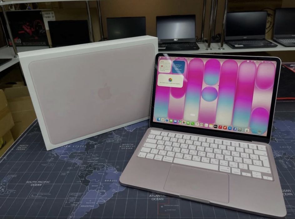 Новый Apple MacBook 13/A18Pro/8GB/256SSD