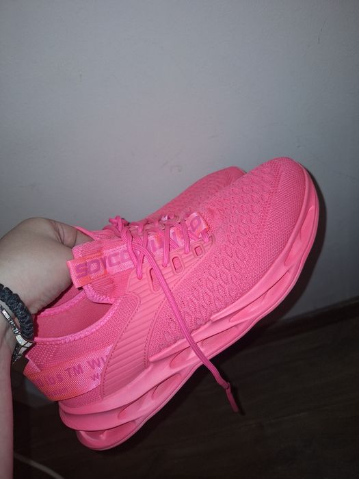 Маратонки дамски