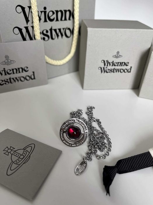 Lantisor Vivienne Westood visiniu