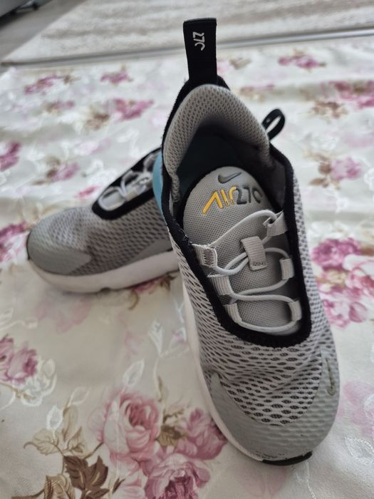 Маратонки Nike Air 270