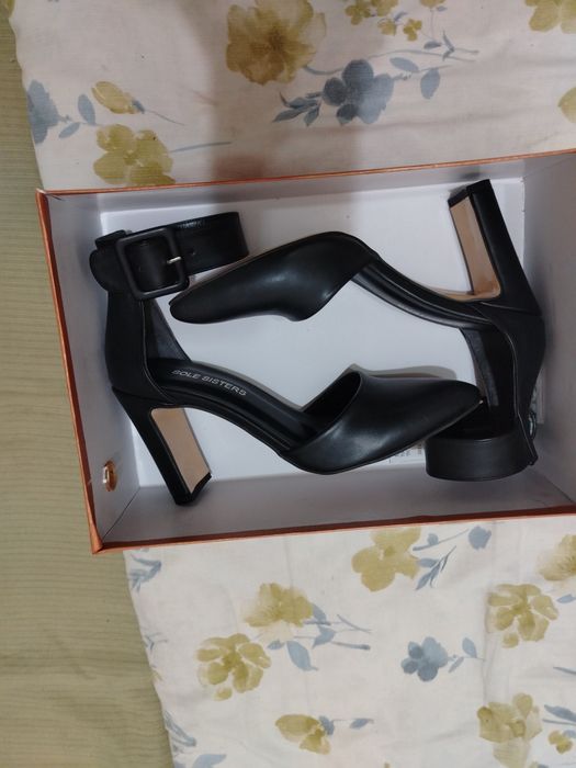 Женские босоножки