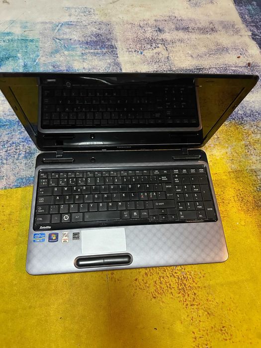 laptop toshiba L750, i7, 3 gb, hdd 500 gb