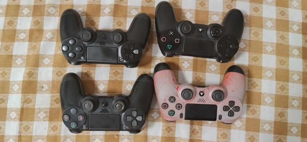 De vânzare doua ps4