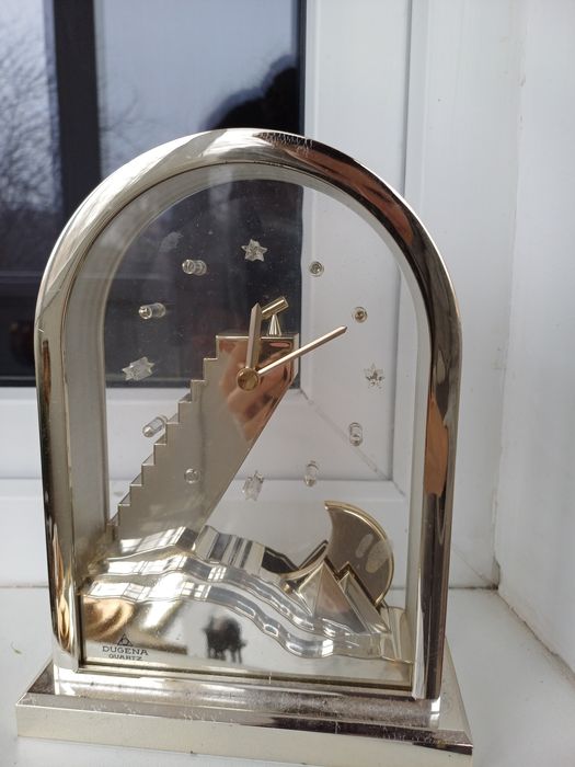 Ceas cu secundar semiluna