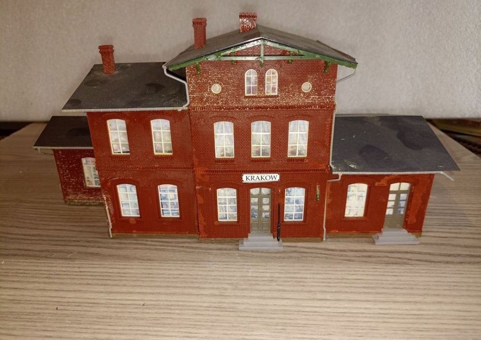 Auhagen 11381 cladire trenulet electric scara HO