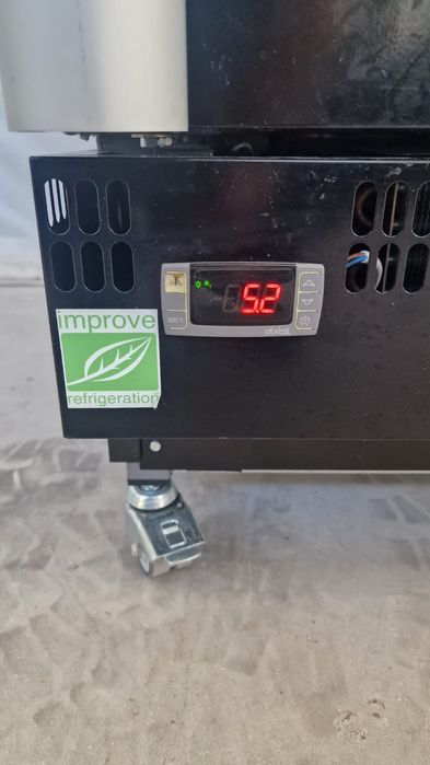 Крайстенна хладилна витрина Carrier