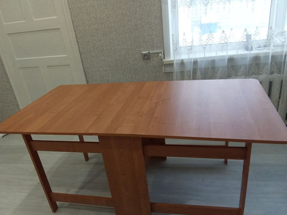 Продаю стол-трансформер, в идеальном состоянии, длина 165, 10000 тенге