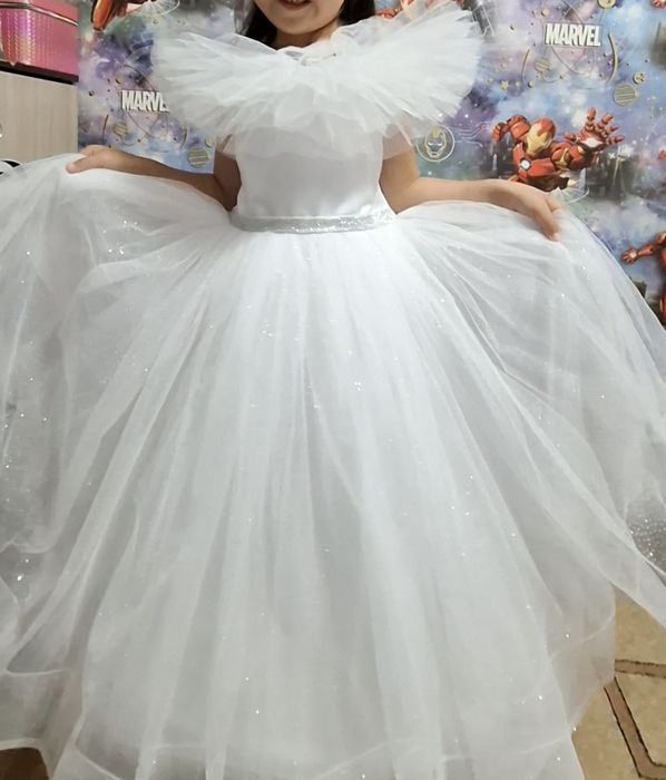 Платье для девочку подойдёт от5 до 7 лет