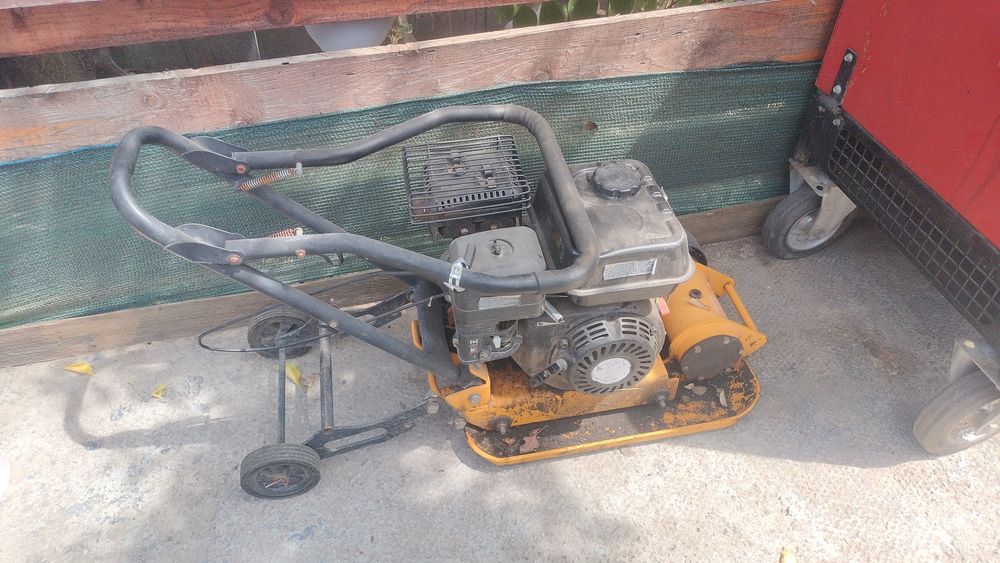 Vând talpa de batut pe benzină și diesel.