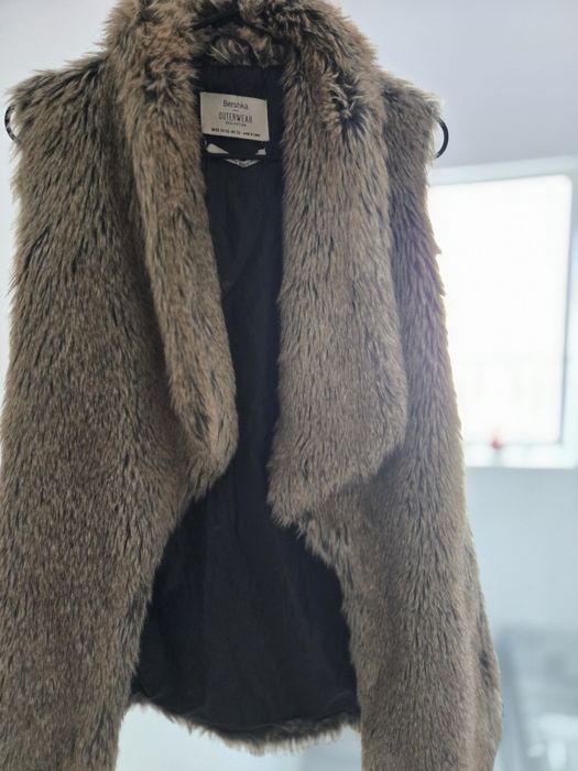 Vestă blană artificială Bershka/XS